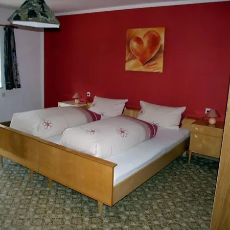 Ferienhaus, Bauernhof Mit Angel- Und Badesee, Rosshaupten, Allgaeu * Roßhaupten